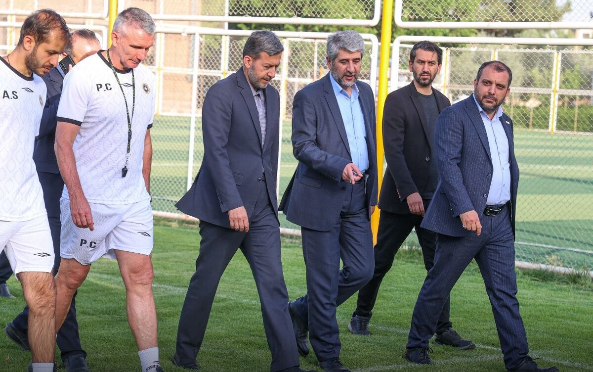 حضور روحیهبخش استاندار اصفهان در تمرین سپاهان