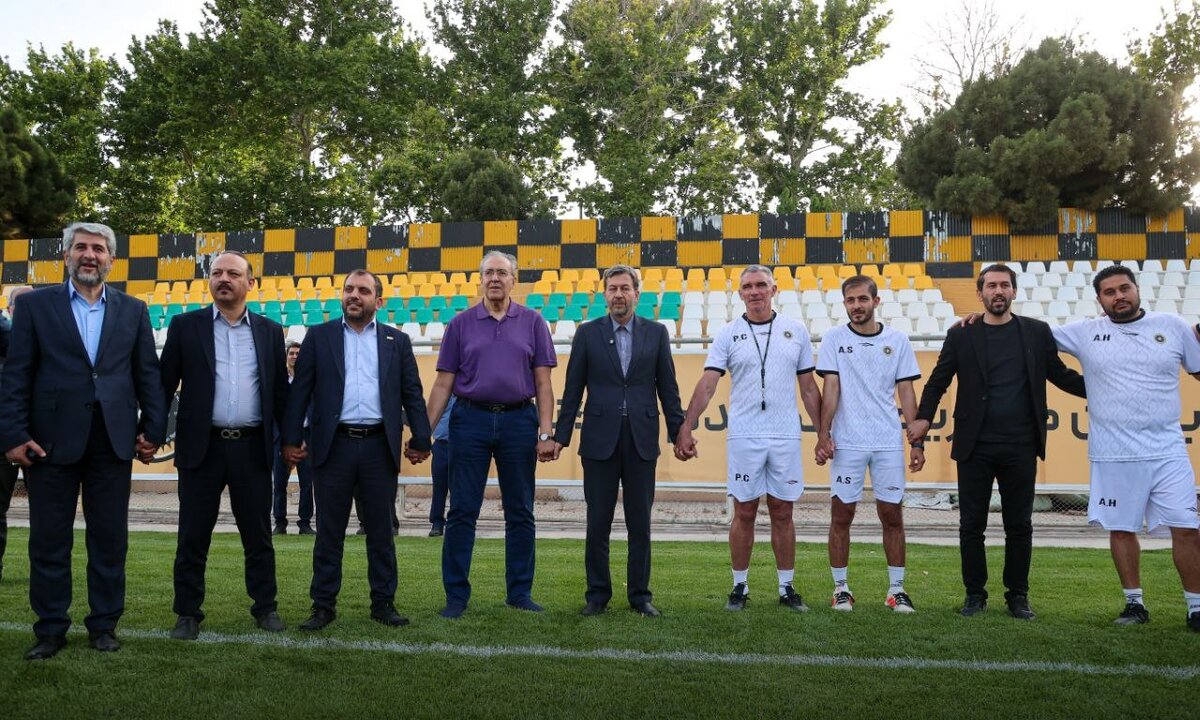 حضور روحیهبخش استاندار اصفهان در تمرین سپاهان