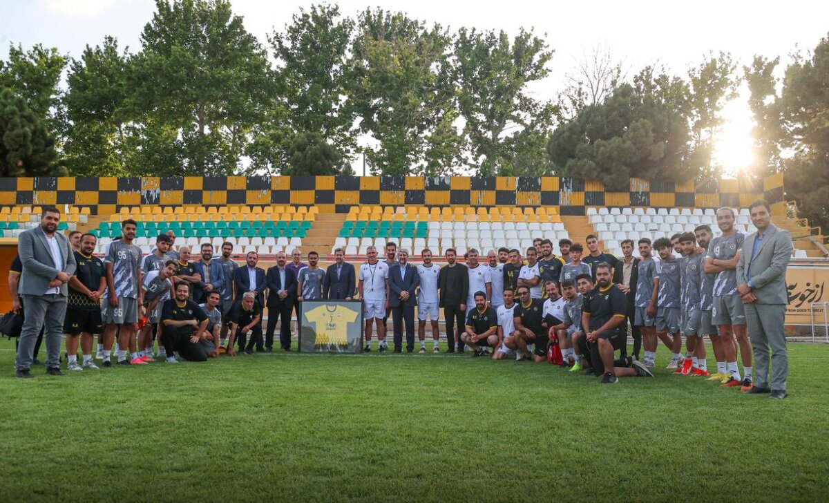 حضور روحیهبخش استاندار اصفهان در تمرین سپاهان