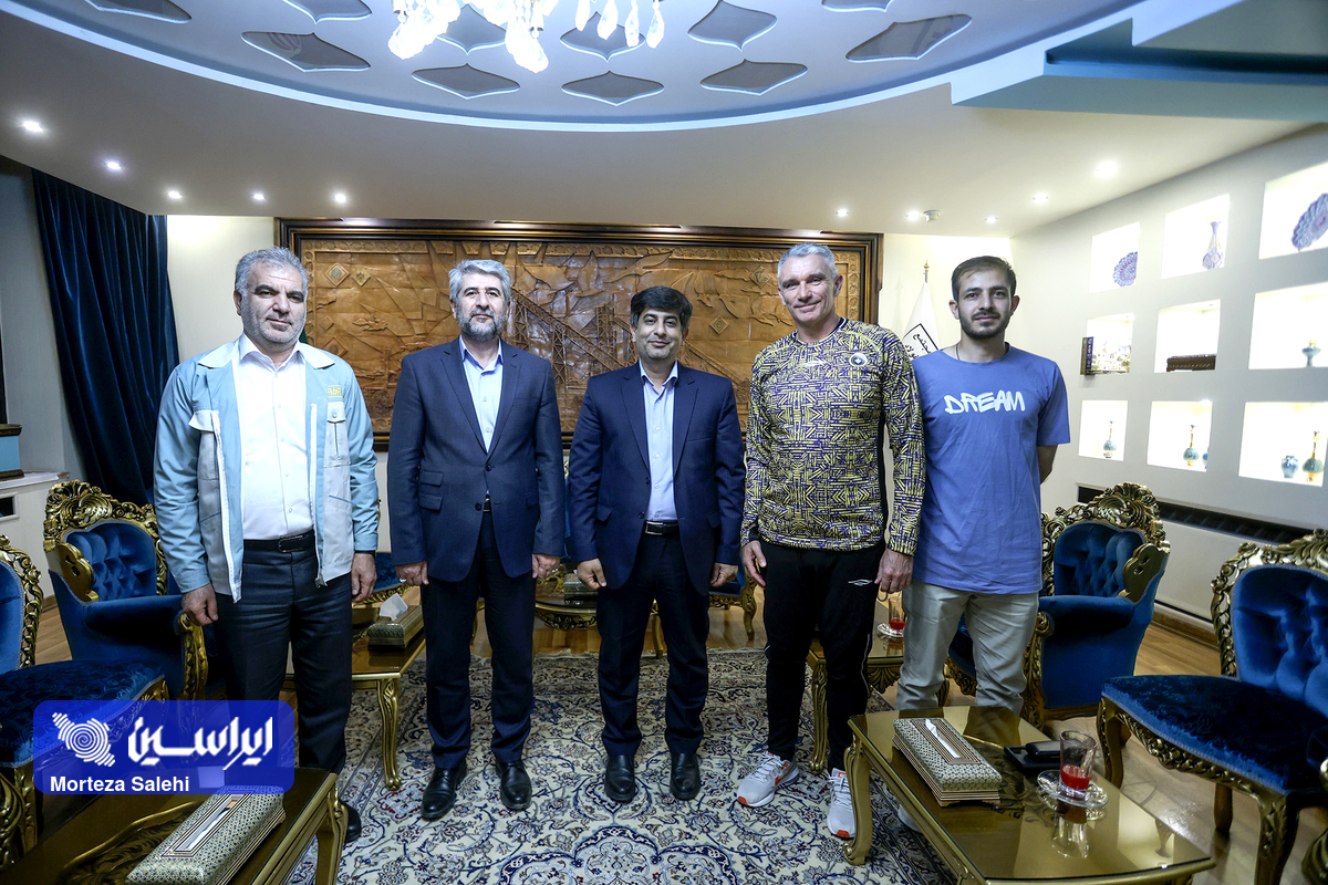 سپاهان باید با انسجام تیمی و تمام وجود شادی را به مردم اصفهان بازگرداند