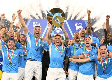 ناپولی برای چهارمین مرتبه قهرمان سری آ شد جشن قهرمانی ناپولی در سری آ