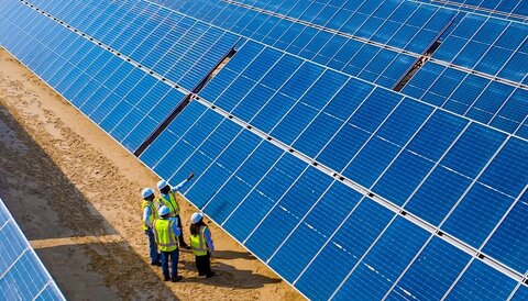 چرخش استراتژیک عربستان از پادشاهی نفت به سوی رهبری در انرژیهای تجدیدپذیر انرژی  خورشیدی