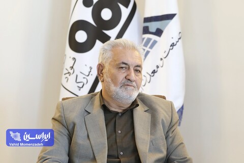 ترخیص کالاهای تولیدی و وارداتی برای تامین نیازهای اساسی مردم در اولویت باشد  سهل آبادی