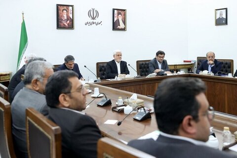 گزارش ظرفیت تولید ۹۰ میلیون تن سیمان به معاون اول رئیس جمهور ارائه شد عارف