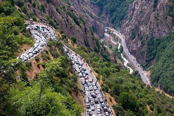 ترافیک در محورهای هراز و فیروزکوه سنگین شد
