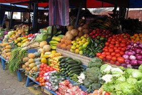 کاهش قیمت انواع میوه و تره بار در بازار اصفهان