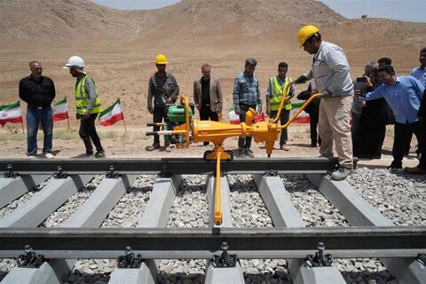 ریل گذاری راه آهن شهرکرد با ریل ذوب آهن اصفهان ریلگذاری