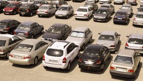 کاهش قیمت دسته جمعی خودرو در بازار آزاد
