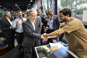 بازدید وزیر علوم از مرکز نوآوری فولاد مبارکه در دانشگاه صنعتی اصفهان