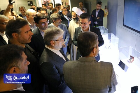 بازدید وزیر علوم از مرکز نوآوری فولاد مبارکه در دانشگاه صنعتی اصفهان