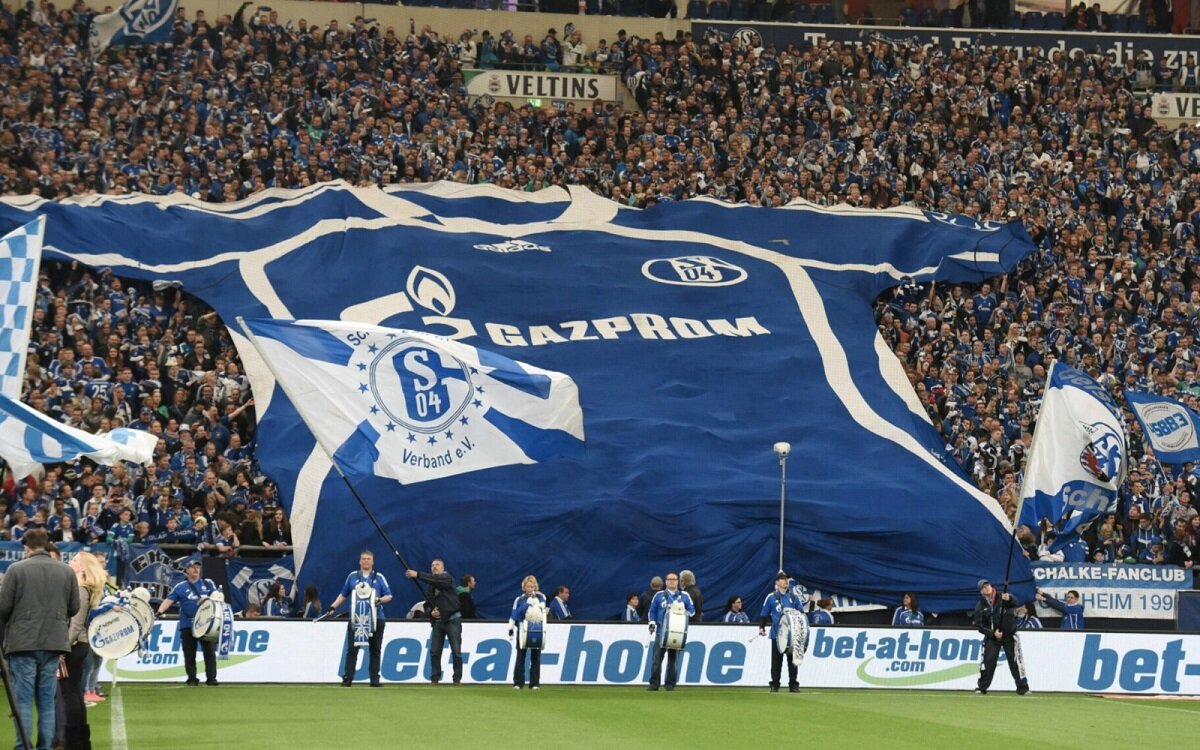 گازپروم روی پیراهن شالکه