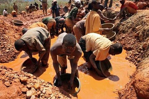 بازار سیاه فلز زرد عکس