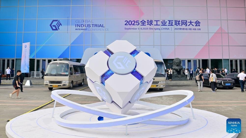 فولاد بر مدار داده