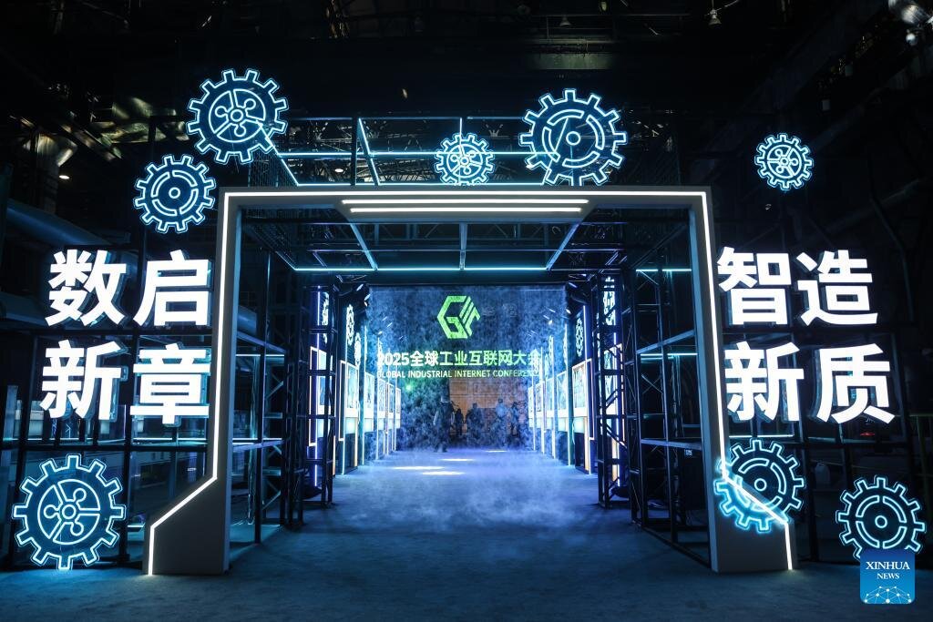 فولاد بر مدار داده