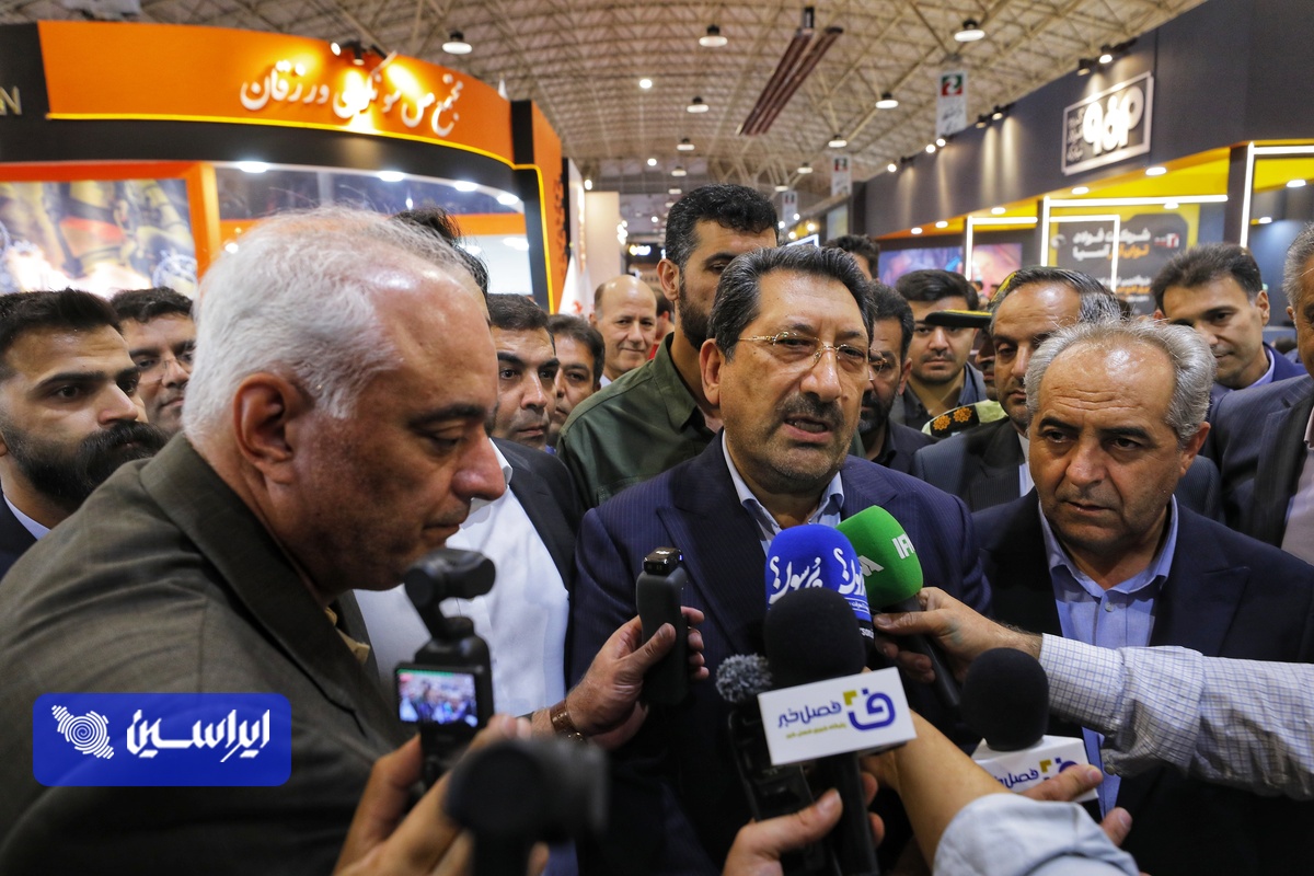 حضور وزیر صمت در پاویون گروه فولاد مبارکه
