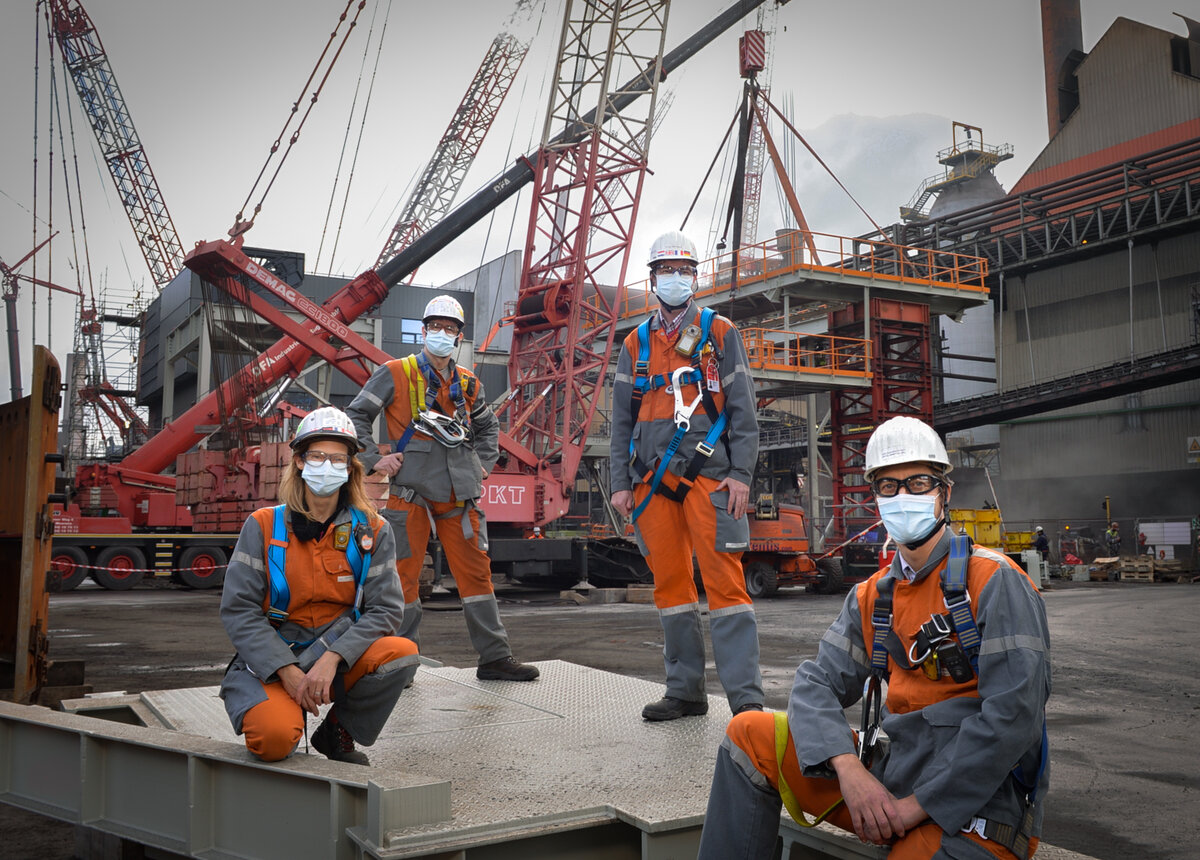 کارگران آرکلور میتال در کارخانه خنت