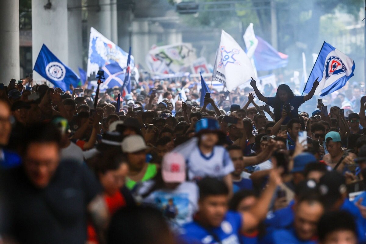 هواداران کروز آزول