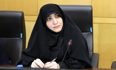 زینب قیصری، رئیس فراکسیون نظارت بر صنعت نفت، گاز و پتروشیمی مجلس