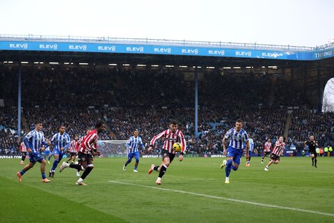 فوتبال در سایه کوره‌های خاموش