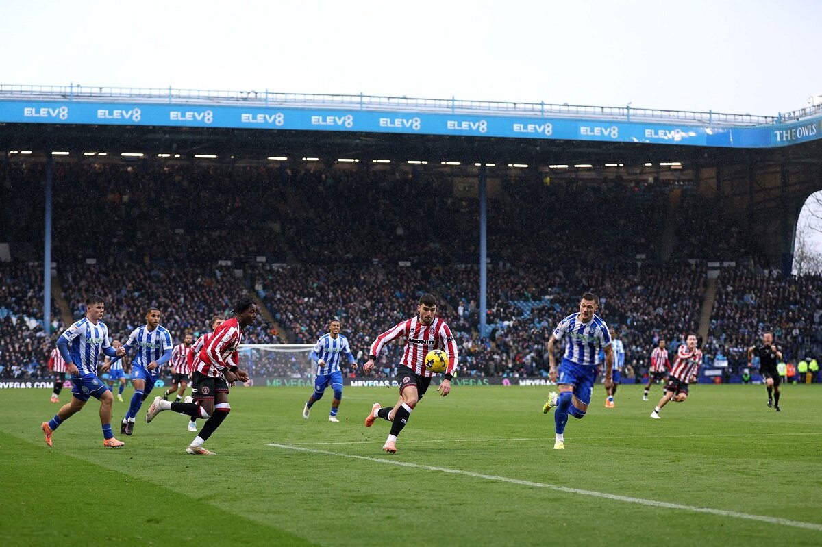 فوتبال در سایه کوره‌های خاموش