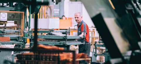 چالش مدیریت سن نیروی کار در صنایع سنگین