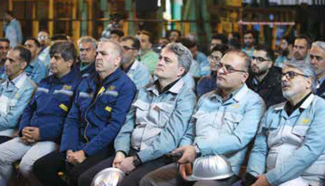 حضور مدیرعامل گروه فولاد مبارکه در جمع کارکنان شرکت