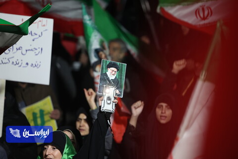 اجتماع مردمی میدان تجریش تهران و گرامیداشت شهدای مدرسه شجره طیبه میناب