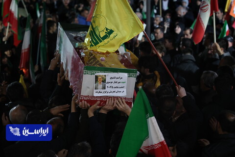 اجتماع مردمی میدان تجریش تهران و گرامیداشت شهدای مدرسه شجره طیبه میناب