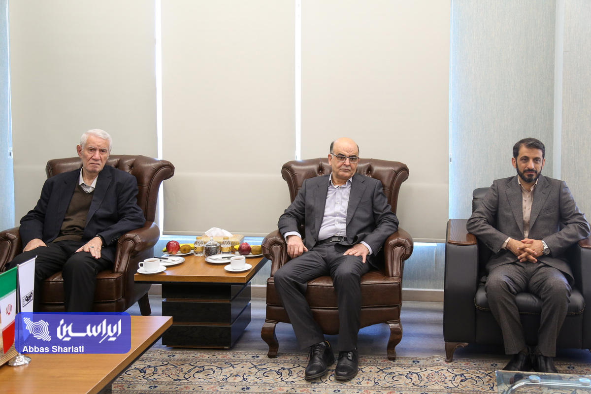 ۴۵ سال تجربه مدیریت فولاد مبارکه دور میز همدلی