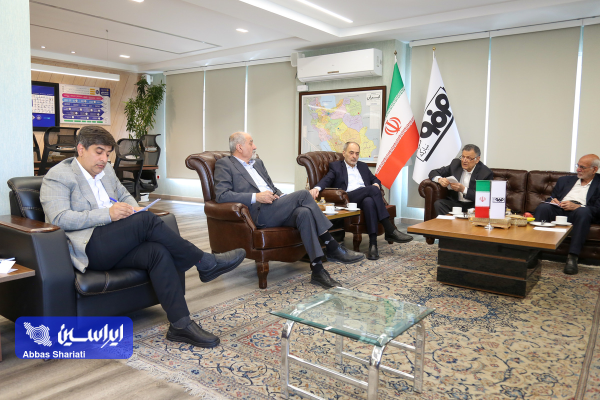 ۴۵ سال تجربه مدیریت فولاد مبارکه دور میز همدلی