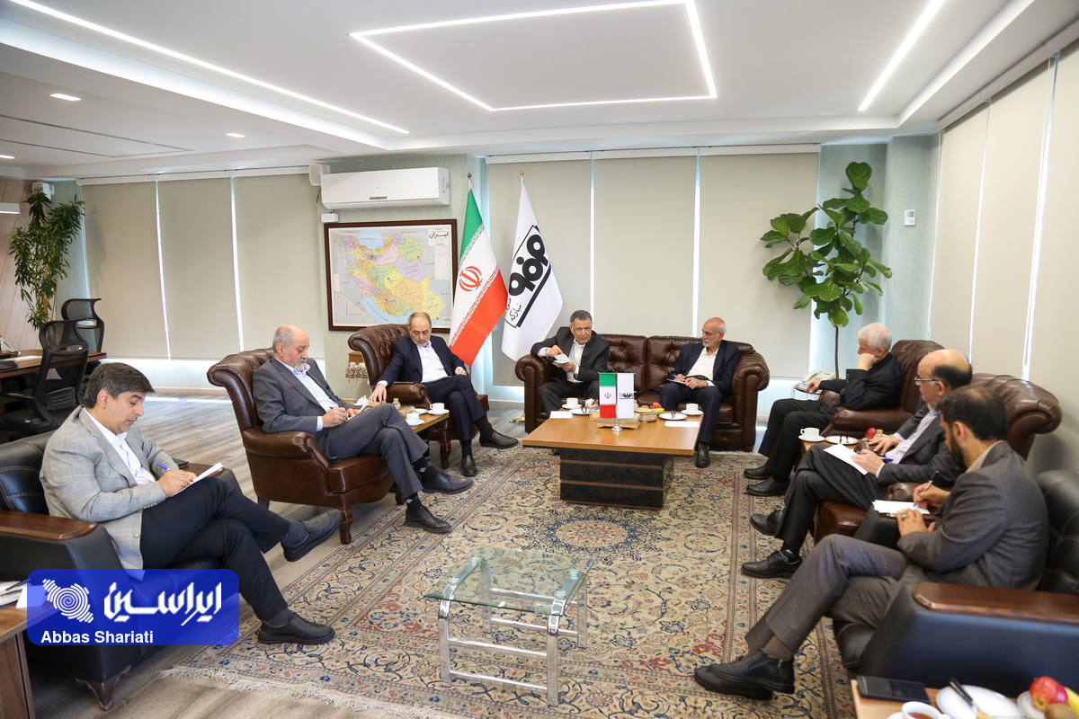 ۴۵ سال تجربه مدیریت فولاد مبارکه دور میز همدلی
