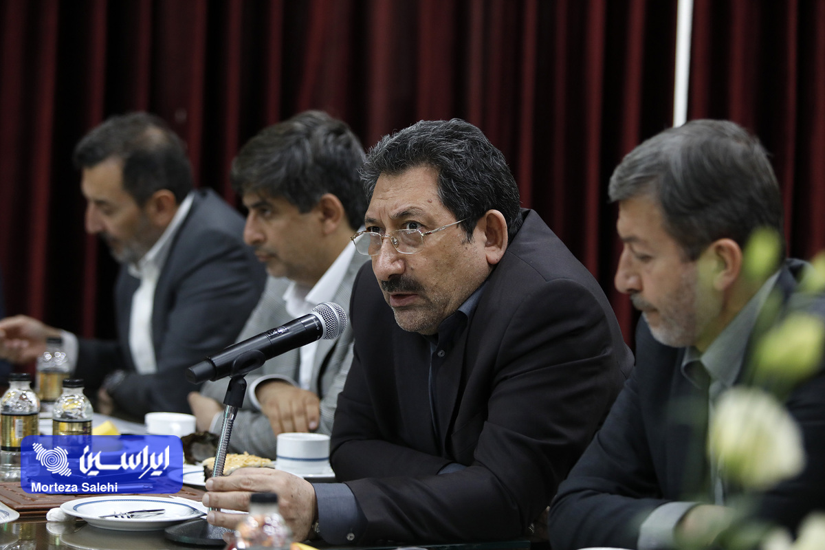 بازسازی فولاد مبارکه اولویت ملی است