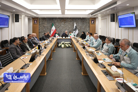 بازدید وزیر اقتصاد از فولادمبارکه