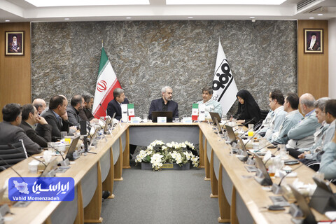 بازدید وزیر اقتصاد از فولادمبارکه