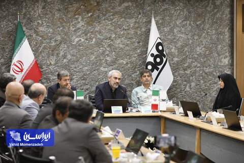 بازدید وزیر اقتصاد از فولادمبارکه