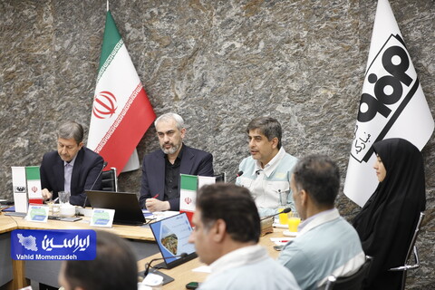 بازدید وزیر اقتصاد از فولادمبارکه