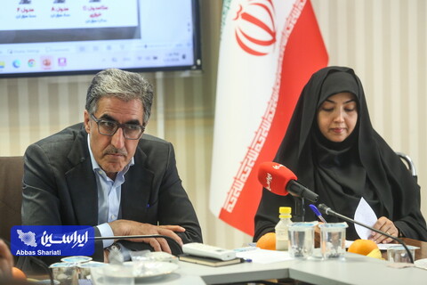 نشست مدیرعامل فولادمبارکه با اعضای کمیسیون صنایع و معادن مجلس