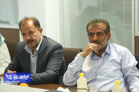 نشست مدیرعامل فولادمبارکه با اعضای کمیسیون صنایع و معادن مجلس