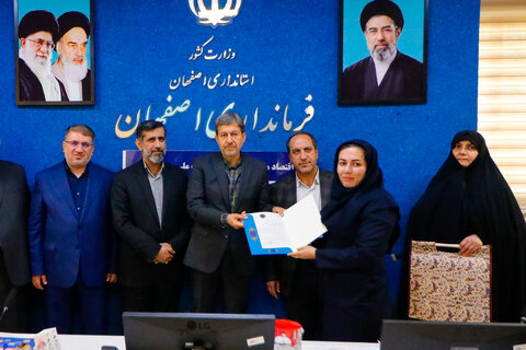 جایزه جشنواره جوانی جمعیت به فولادمبارکه رسید