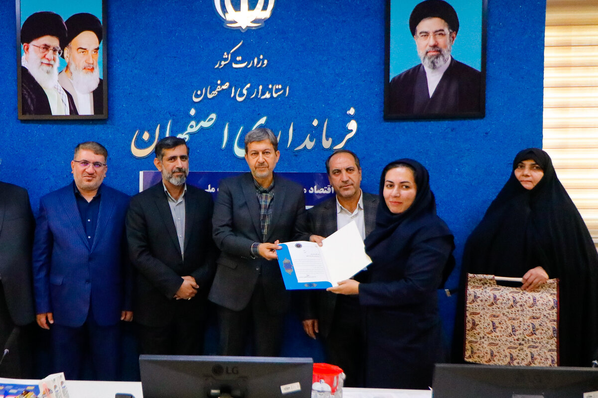 جایزه جشنواره جوانی جمعیت به فولادمبارکه رسید