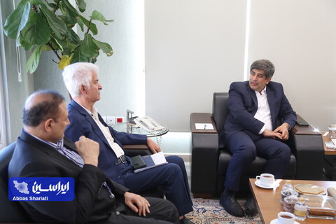 نشست مدیرعامل گروه فولاد مبارکه با انجمن قطعه سازان