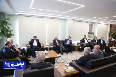 نشست مدیرعامل گروه فولاد مبارکه با انجمن قطعه سازان