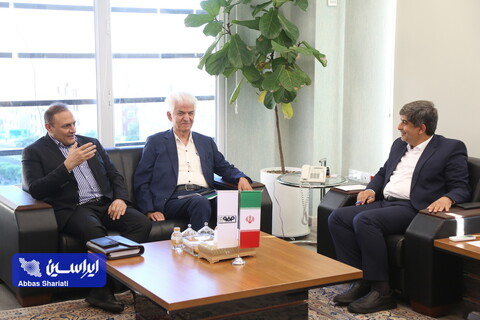 نشست مدیرعامل گروه فولاد مبارکه با انجمن قطعه سازان