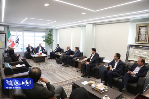 نشست مدیرعامل گروه فولاد مبارکه با انجمن قطعه سازان