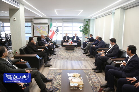 نشست مدیرعامل گروه فولاد مبارکه با انجمن قطعه سازان