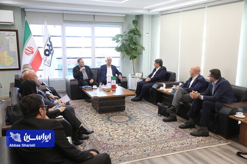 نشست مدیرعامل گروه فولاد مبارکه با انجمن قطعه سازان