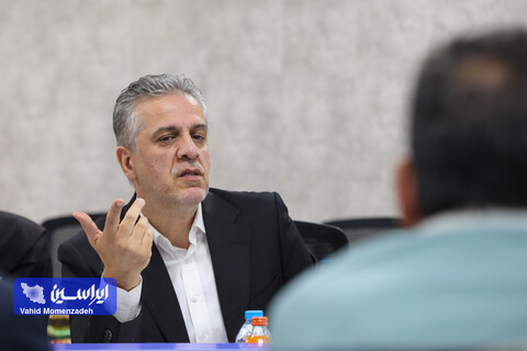 بازدید مدیرعامل و هیئت مدیره گروه فولاد مبارکه به اتفاق استاندار اصفهان از پروژه انتقال آب دریا و کارگاه های شرکت آب صفه