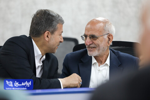 بازدید مدیرعامل و هیئت مدیره گروه فولاد مبارکه به اتفاق استاندار اصفهان از پروژه انتقال آب دریا و کارگاه های شرکت آب صفه