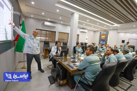 بازدید دکتر زرندی مدیر عامل گروه فولاد از نواحی آهن سازی و فولادسازی