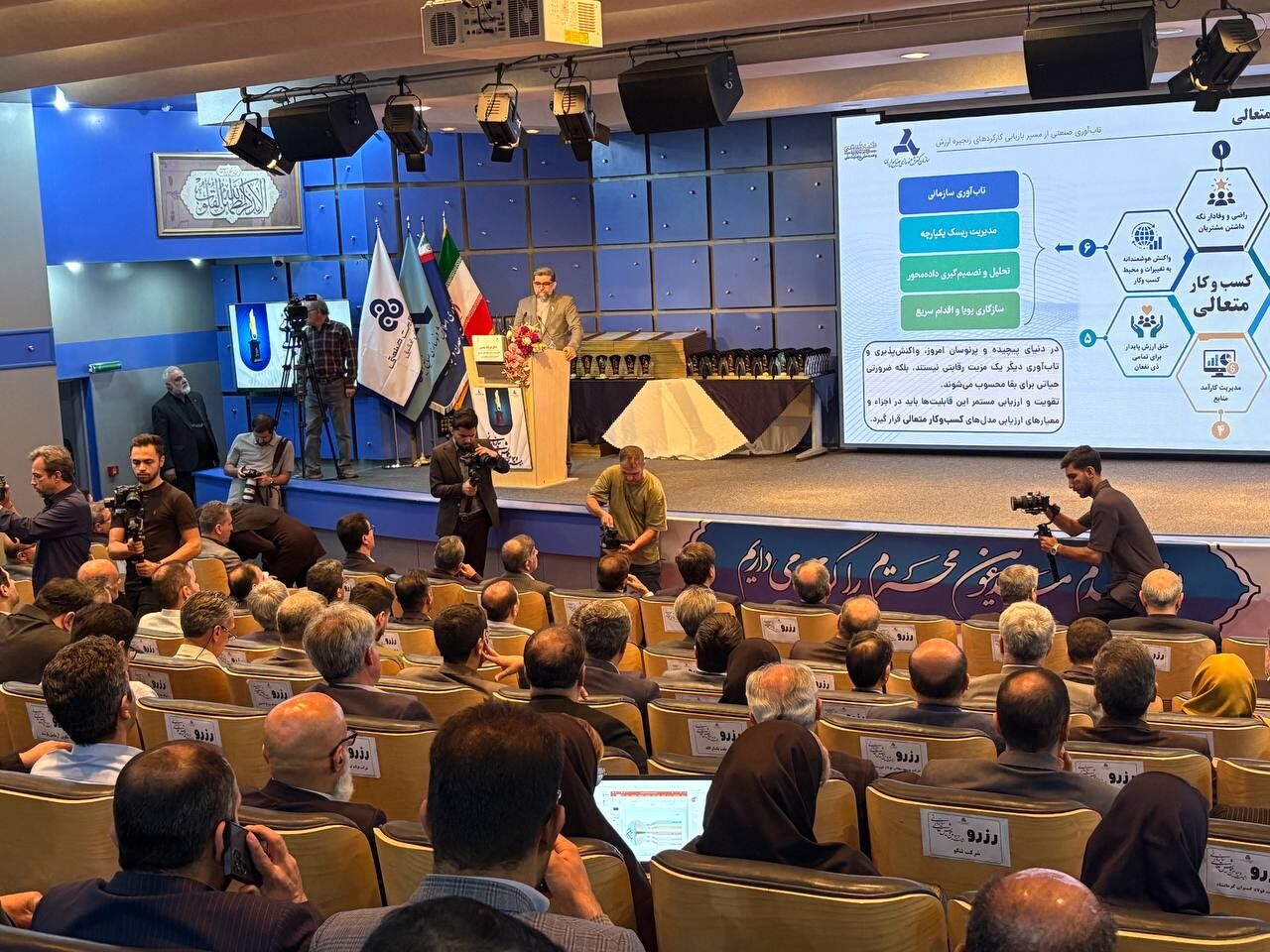 ششمین تندیس زرین تعالی سازمانی در ویترین فولاد مبارکه